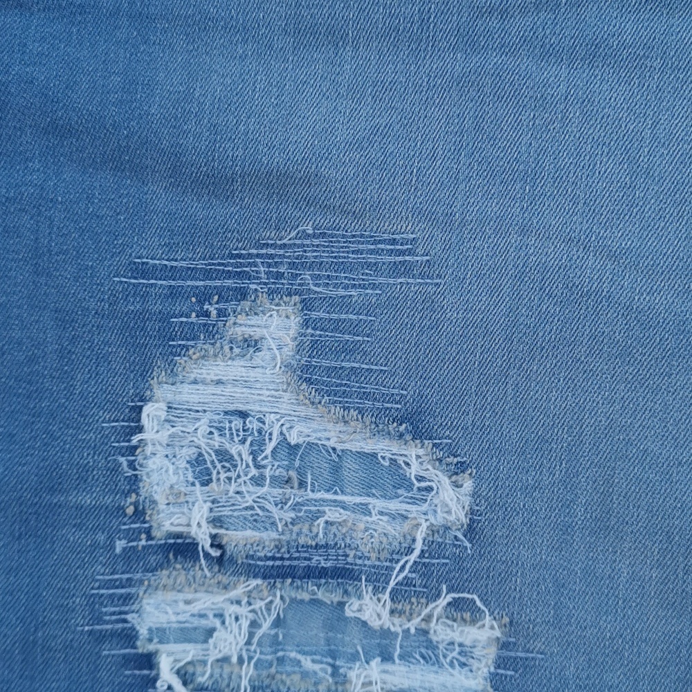 DC slightly curvy light denim with distressing. 5 pockets jean shorts.Size 20 - Picture 5 of 7